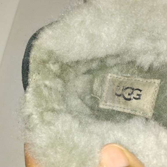 UGG Slippers - Picture 6 of 8